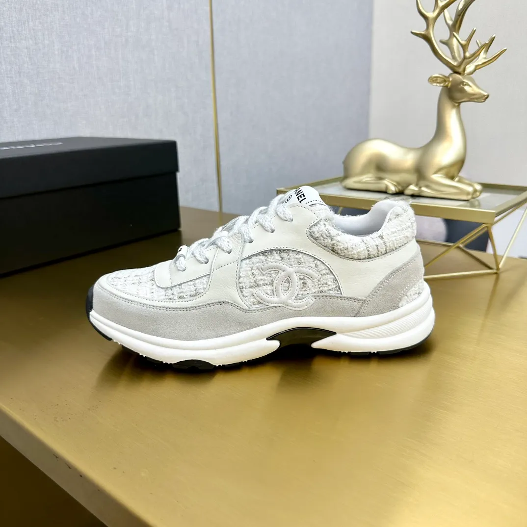 👟👟Ex-factory price 480👟👟 Women's Shoes Women's Clothing Women's Clothing Women's Shoes Women's Clothing Chanel Chanel - 2023 Counter Top Casual Sports Shoes This classic design; the upper is electro-embroidered with a variety of craftsmanship; the outsole is fashionable and sporty; the extraordinary inclusion of a variety of color matching elements... The diversified mix and match is very good-looking and versatile, and can be used for leisure, fashion, sports, and outdoor... ꫛꫀꪝ Go➫Material: ❶Upper is made of: original imported mercerized velvet + double-layer breathable mesh ❷Inside is made of: original imported breathable mesh ❸Outsole is based on: original T👟👟factory price U combination outsole Special counter boutique packaging complete set for women 35–41